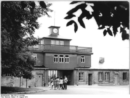 KZ Buchenwald Eingangstor.Bild:Bundesarchiv, Bild 183-L1114-0300 / CC-BY-SA