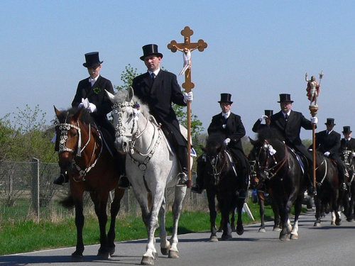 Osterreiter mit Christusstatue und Kreuz 2009