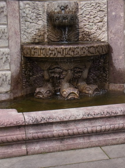 Delphinbrunnen
