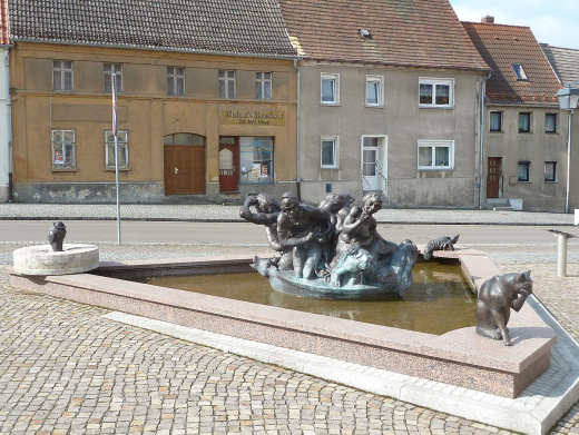  Schildbürgerbrunnen Schildau, geschaffen von Diplom-Bildhauer Torsten Freche, 2007.(4)
